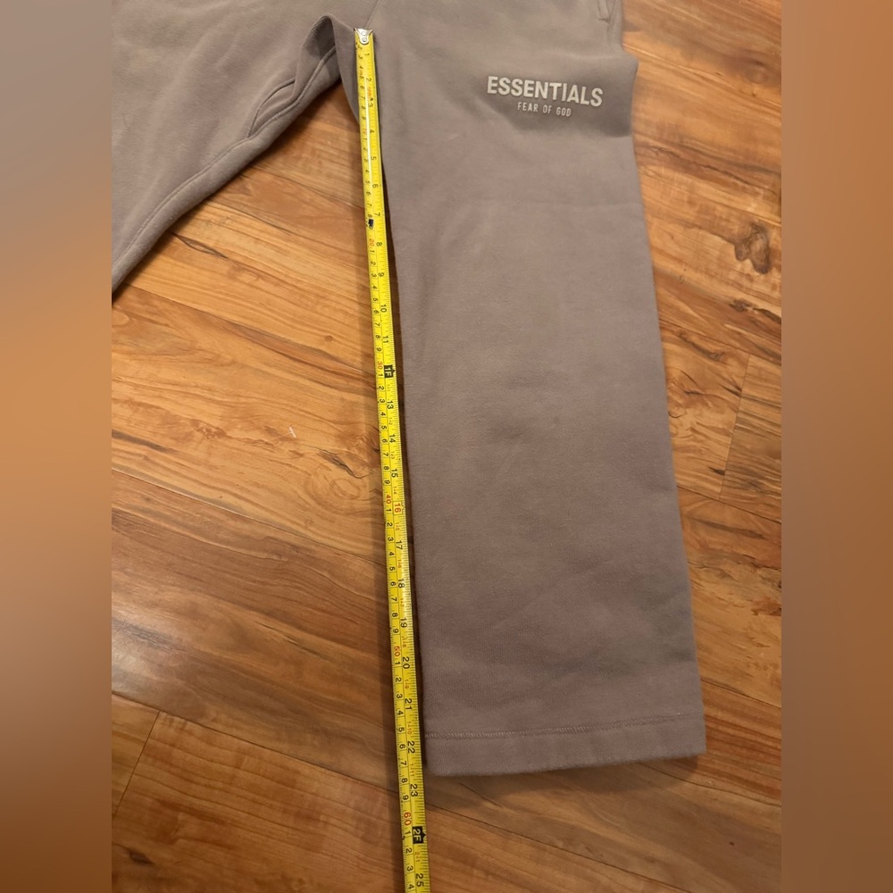 Fear Of God Essentials Kids Relaxed Sweatpants Youth Size 10 Tan Loungewear - Picture 7 of 9